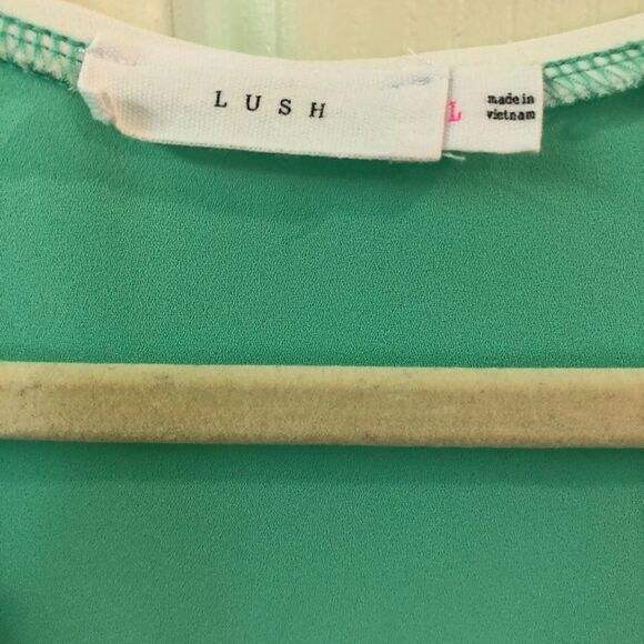 Lush Blouse   - Picture 3 of 4